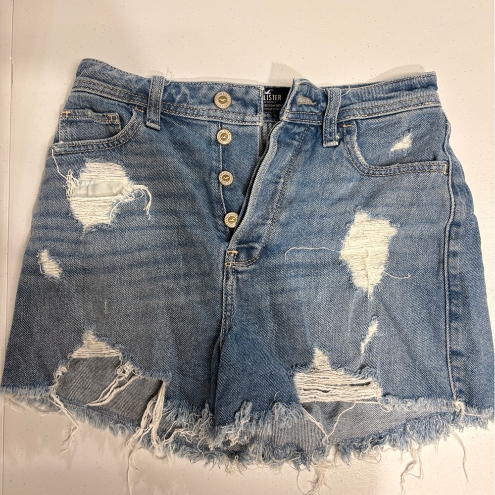 Hollister Ultra High Rise Mom Short 3” Light Blue Denim Rips